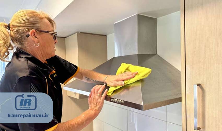 6. تمیز کردن سطح خارجی هود